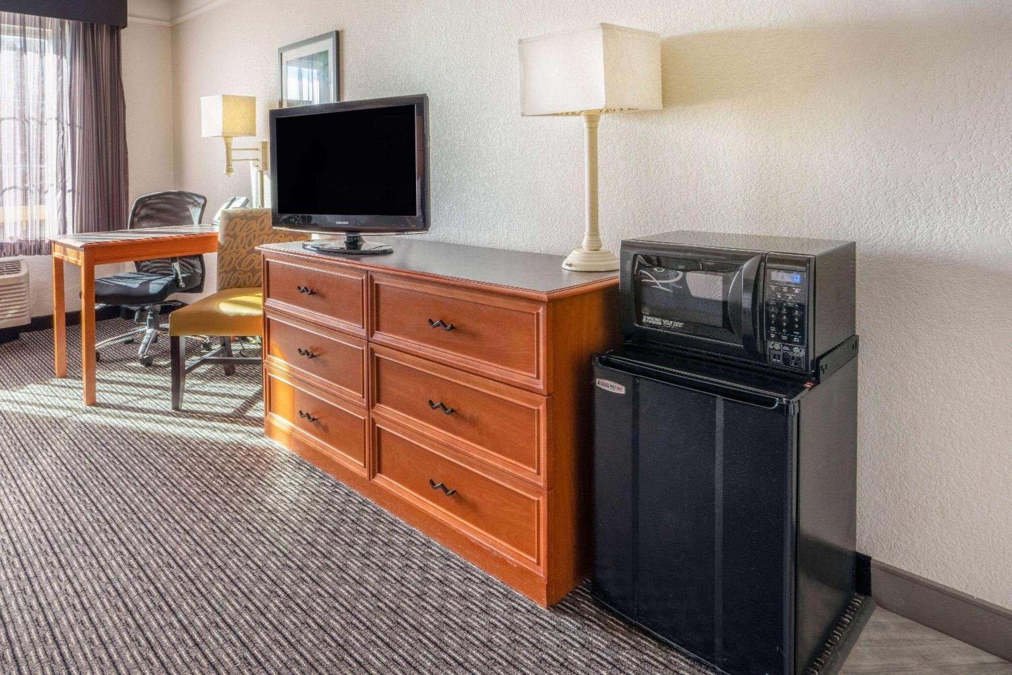 La Quinta By Wyndham Pueblo Hotel Buitenkant foto